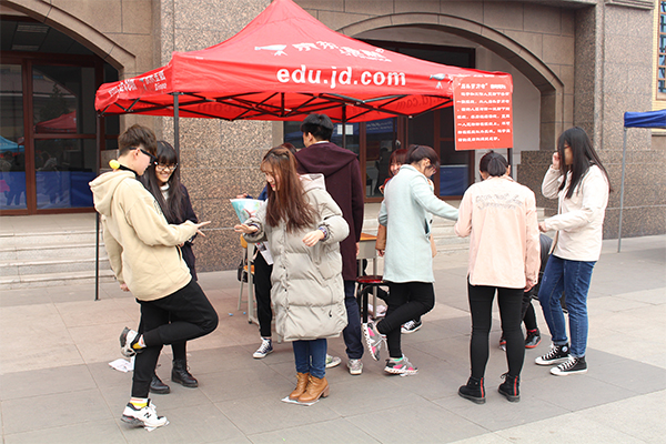 公司成功举办女生节乐游园活动