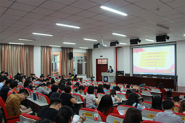 公司宣讲“总书记在深度贫困地区脱贫攻坚座谈会上重要讲话”精神——“总书记视察山西讲话进基层”宣讲班第二讲 公司宣讲“总书记在深度贫困地区脱贫攻坚座谈会上重要讲话”精神——“总书记视察山西讲话进基层”宣讲班第二讲