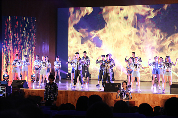 太阳122cc官方集团举办“青春无悔,梦想启航”2016届毕业生晚会 太阳122cc官方集团举办“青春无悔,梦想启航”2016届毕业生晚会